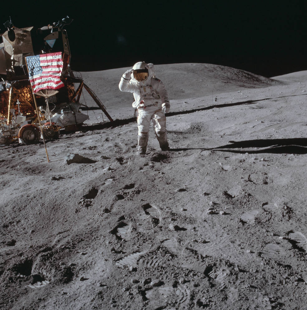 apollo_16_landing_eva1_duke_salute