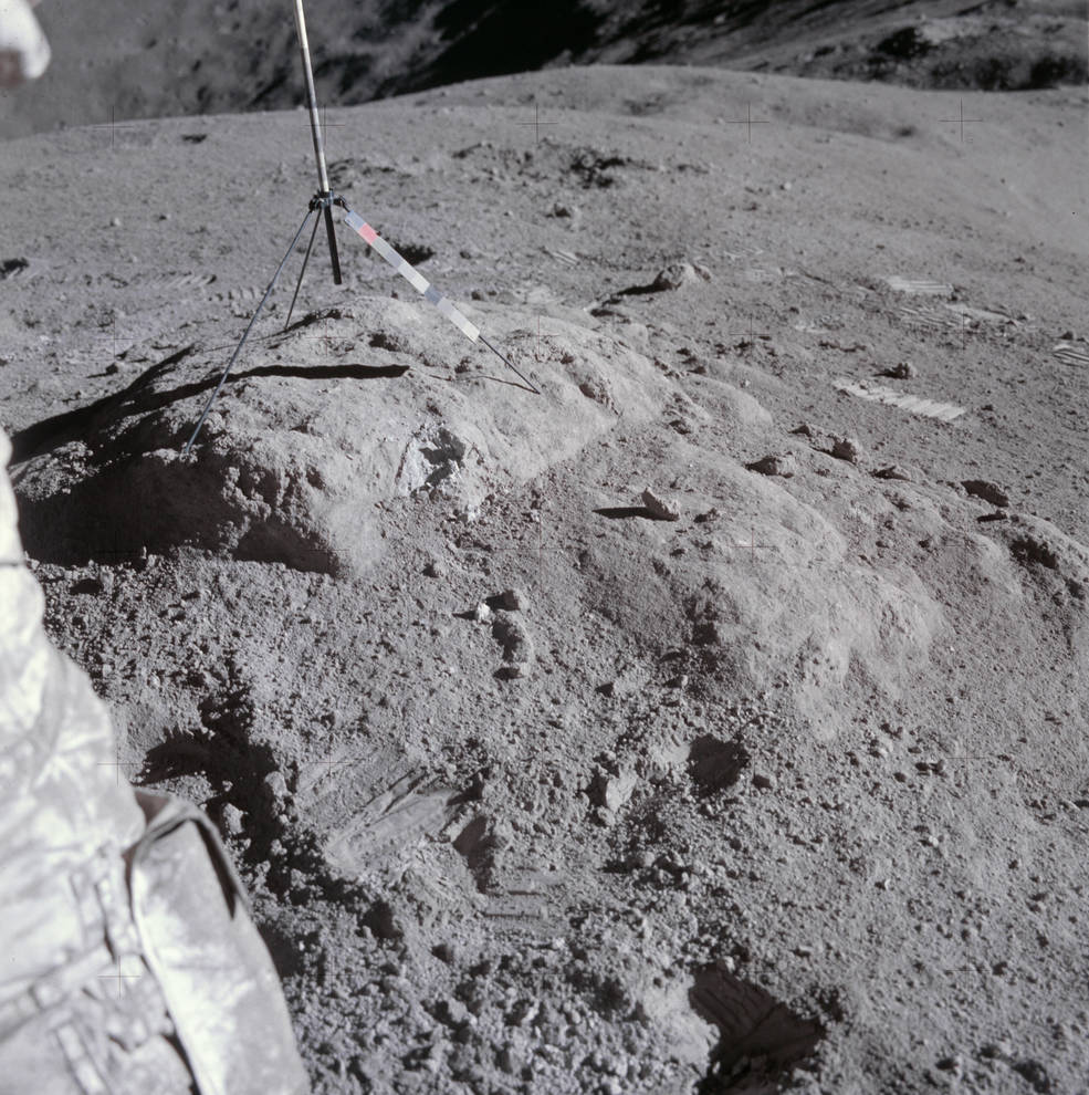 apollo_16_landing_eva1_sta_1