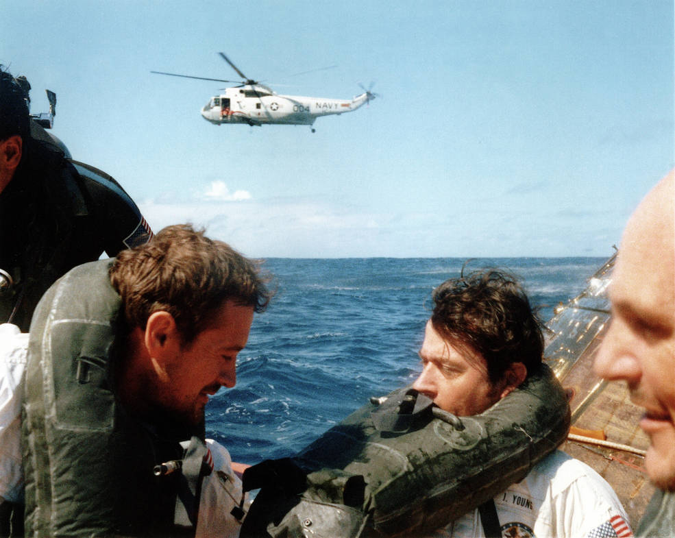 apollo_16_splashdown