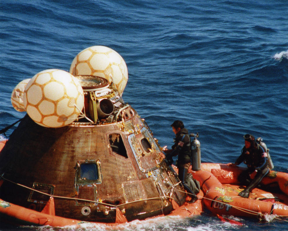 apollo_16_splashdown